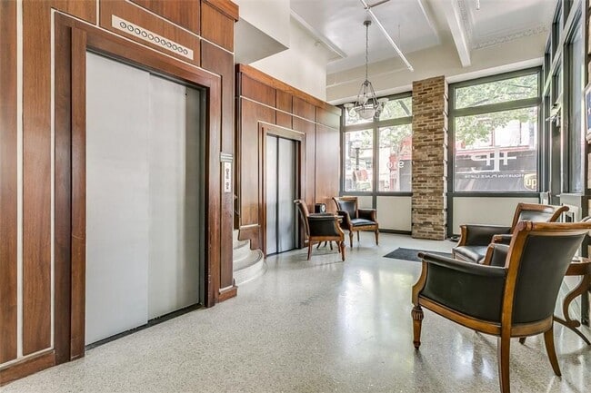 Building Photo - Beautiful 1 Bed- 1 Bath in Houston Place Lofts- Downtown Fort Worth- 76102