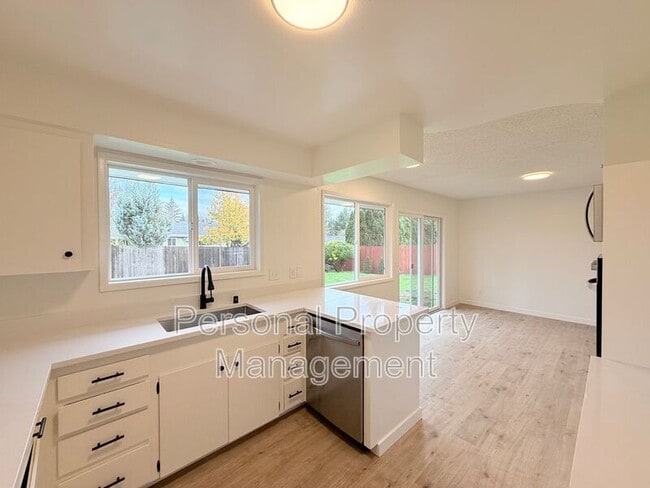 Building Photo - 12202 NE 2nd St