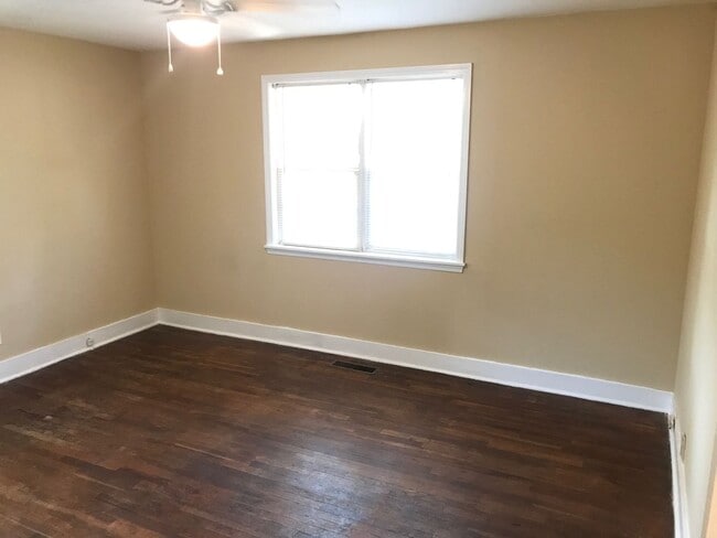 Building Photo - Three Bedroom in the Heart of Five Points