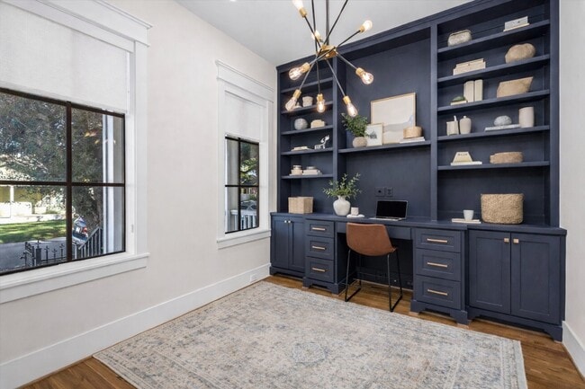 Building Photo - 726 E 28th St