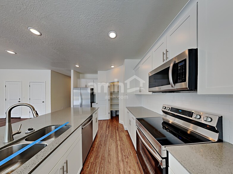 Building Photo - 322 N Gibbons Ln