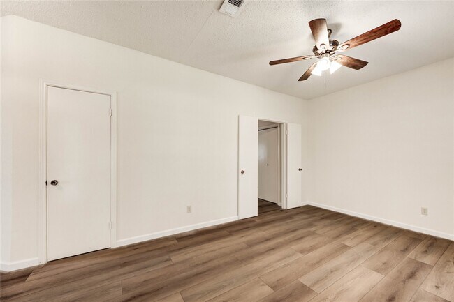 Building Photo - 2338 Bent River Dr