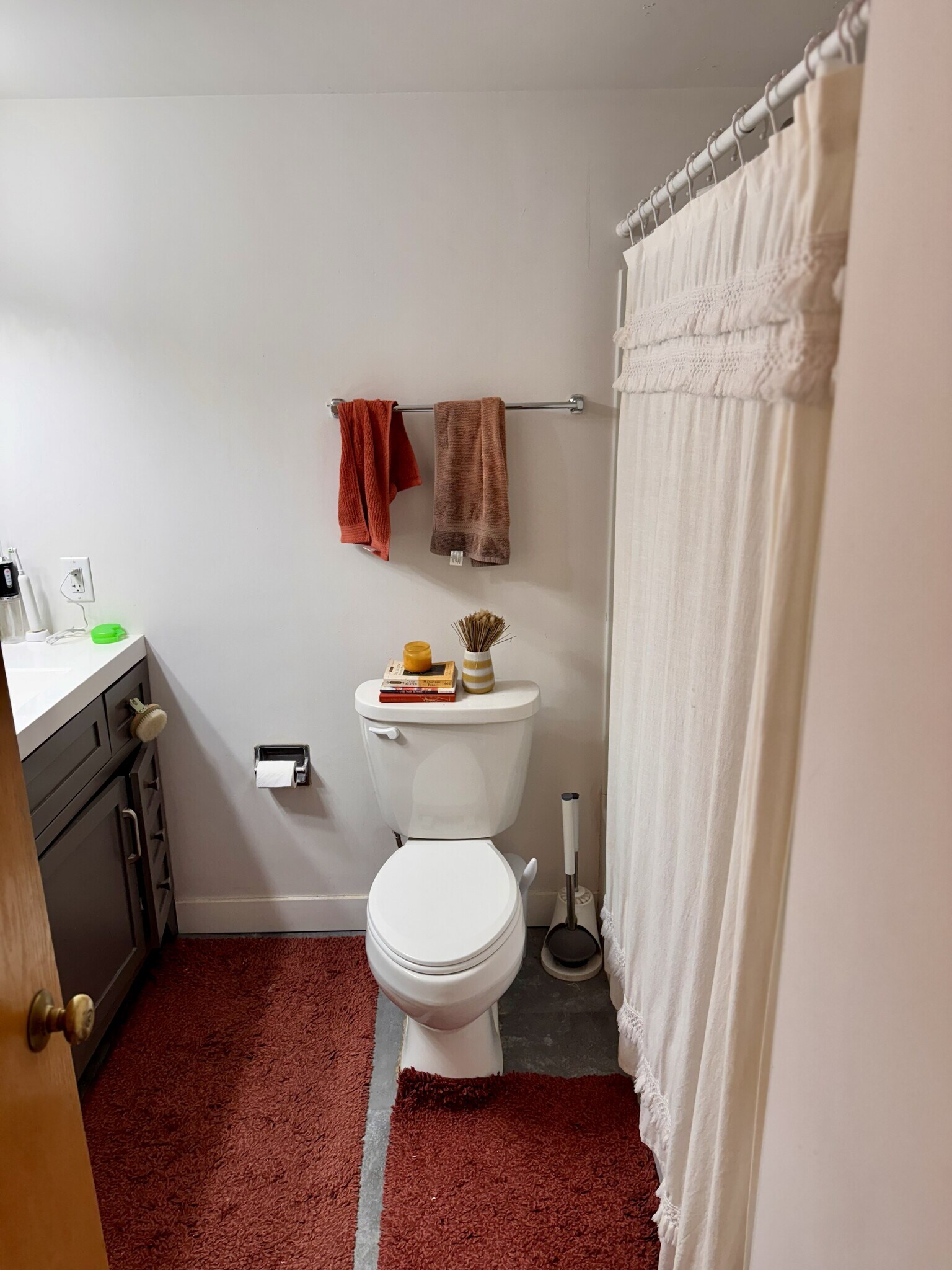 Upstairs bath - 5111 Wallace Ave
