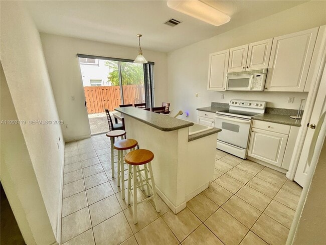 Building Photo - 5628 NW 113th Ave