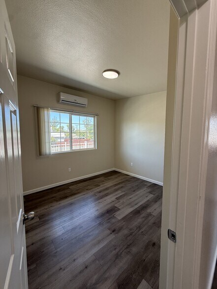 Building Photo - 948 N Van Ness Ave