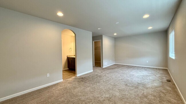 Building Photo - Move in ready on Birmingham!
