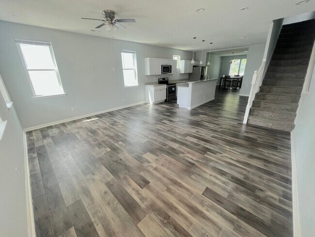 Building Photo - COME MEET YOUR NEW HOME! BRAND NEW & UPDATED!