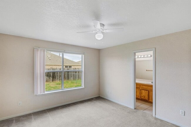Building Photo - 319 Cedar Ridge Dr
