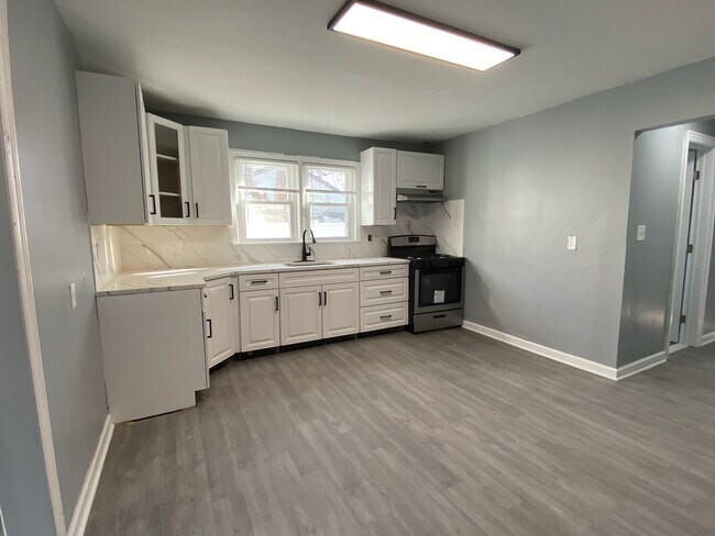 Building Photo - 306 Clifton Ave