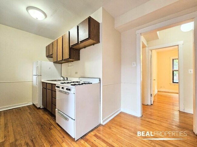 Building Photo - 1 bedroom in CHICAGO IL 60657