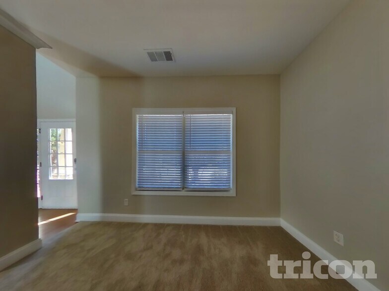 Building Photo - 1016 Summer Cypress Dr