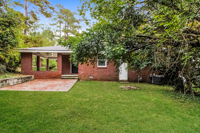 Building Photo - Charming Home in Columbia