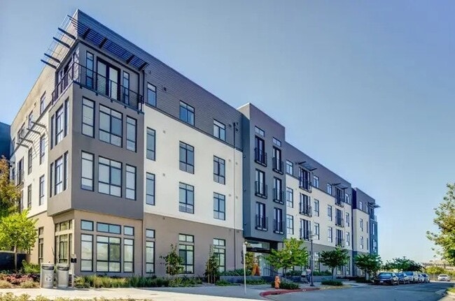 Building Photo - 3098 W Kyne St