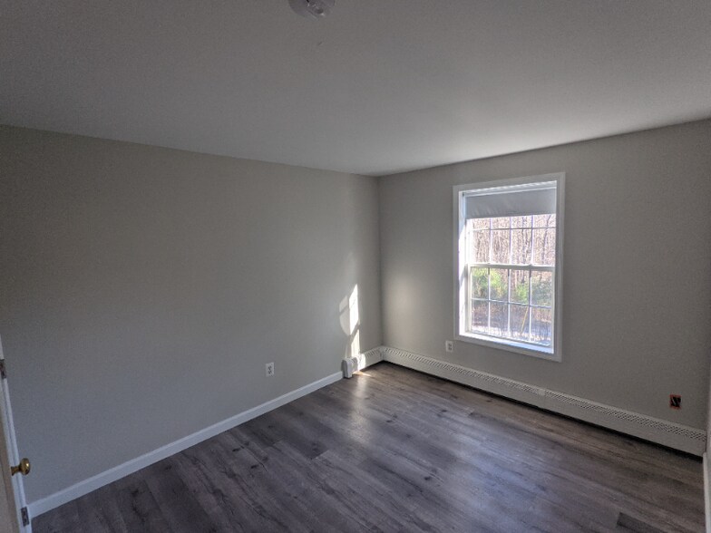 Building Photo - 623B River Rd