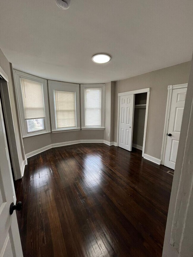 Building Photo - 2314 S 66th St