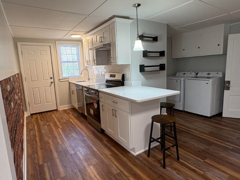 Building Photo - 84 Quinapoxet St