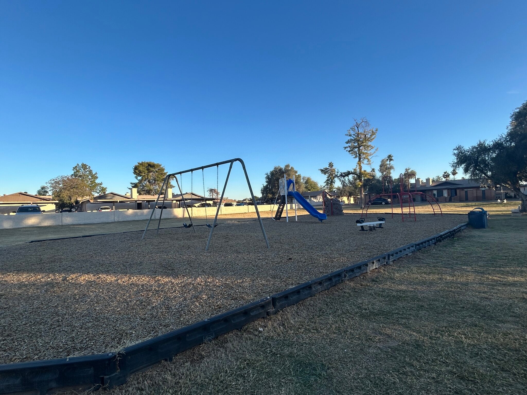 Building Photo - 3340 S Parkside Dr