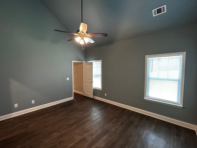 Building Photo - 1935 Preservation Cir