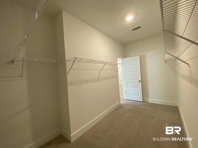 Building Photo - 510 Hardwood Ave