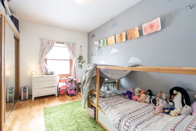 Building Photo - Beautiful and spacious 5 bedroom home located near Long Pond Reservoir in NE Fort Collins