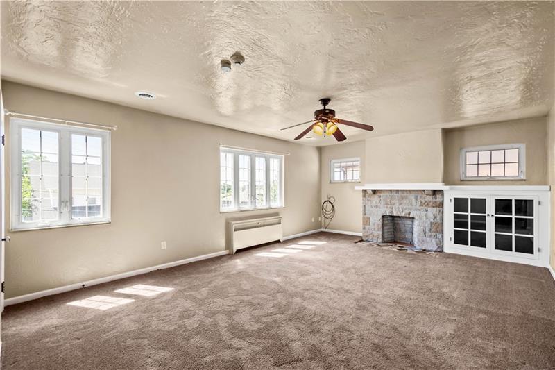 Living room with Decorative fireplace - 433 Winterhill St