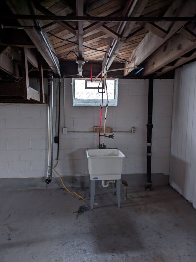 Building Photo - 12648 Mettetal St