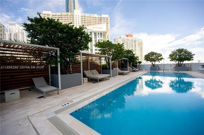 Building Photo - 1300 Brickell Bay Dr