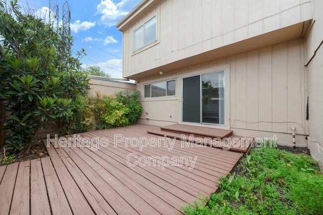 Building Photo - 10958 Crown Pk Ln