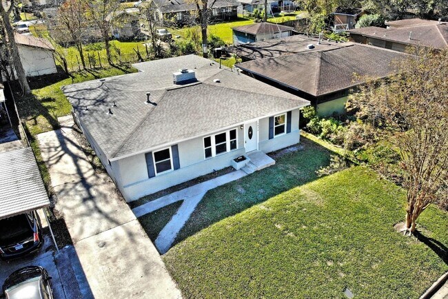 Building Photo - 3834 Rosedale St