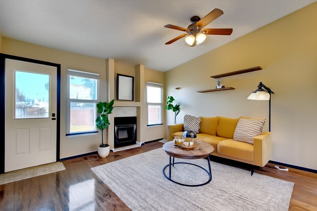 Building Photo - $2,000.00 - 3 bedroom, 2 bathroom, Single ...