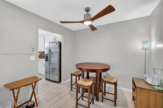 Building Photo - 419 S Crescent Dr