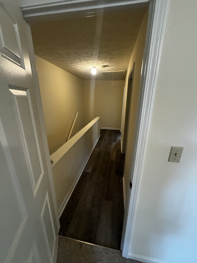 Building Photo - 482 Huntington Road