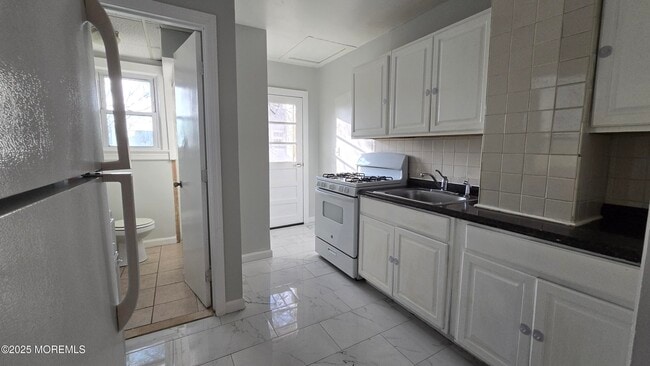 Building Photo - 11 St Peters Pl