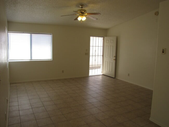 Building Photo - 752 S Sunset Vista Dr