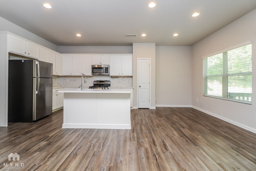 Building Photo - 222 Omega Ct