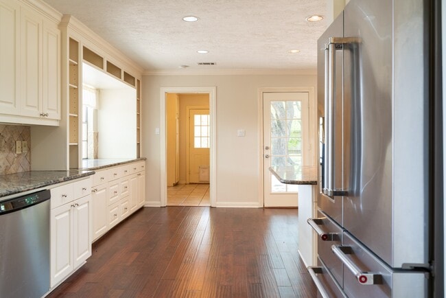 Building Photo - 1704 Crystal Hills Dr