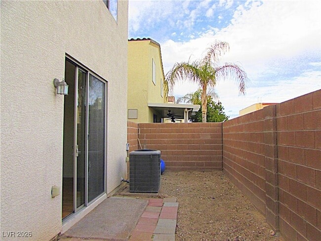 Building Photo - 4834 Villa Pescara St