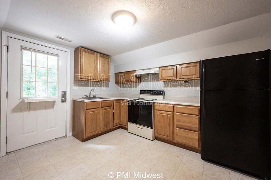 Building Photo - 395 E Main St