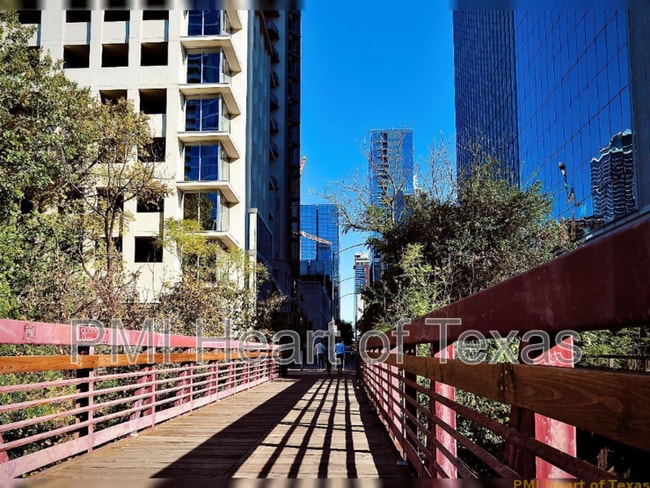 Building Photo - 360 Nueces St