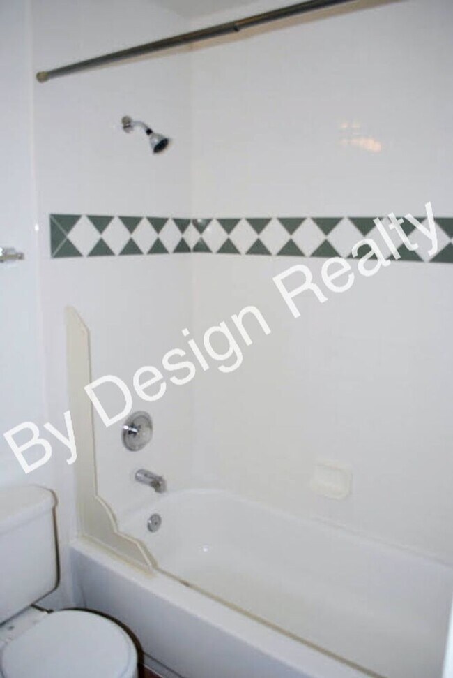 Building Photo - Mountain Ave 3 Bed 2 Bath Home - Contemporary Block Construction