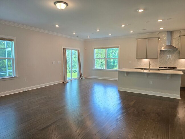 Building Photo - 4 spacious bedrooms and 3 full bathrooms along with guest suite. 1st floor primary and secondary ...