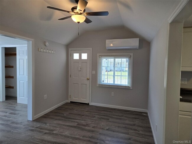 Building Photo - 4 Private Rd