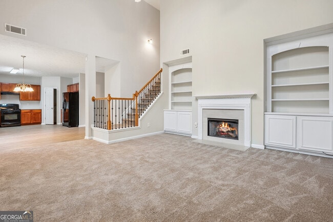 Building Photo - 2040 Village Green Dr