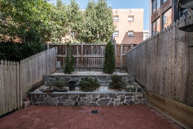 Building Photo - 2527 Queen Annes Ln NW