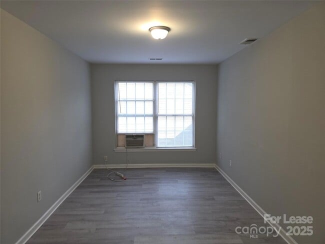 Building Photo - 235 Winding Canyon Dr