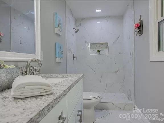 Building Photo - 1208 Fontana Ave