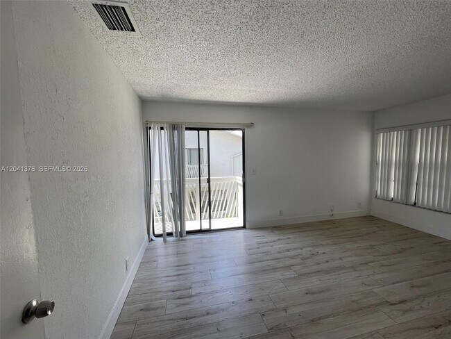 Building Photo - 2580 Coral Springs Dr
