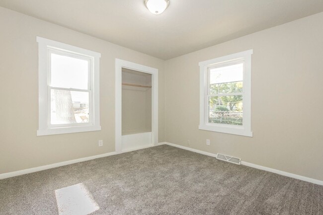 Building Photo - Spacious 2 Bedroom 1 Bathroom home