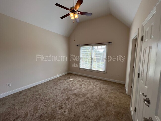 Building Photo - 5520 Viewpoint Ct