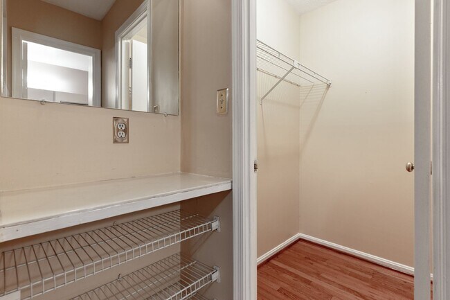Building Photo - 48 Avonshire Ct
